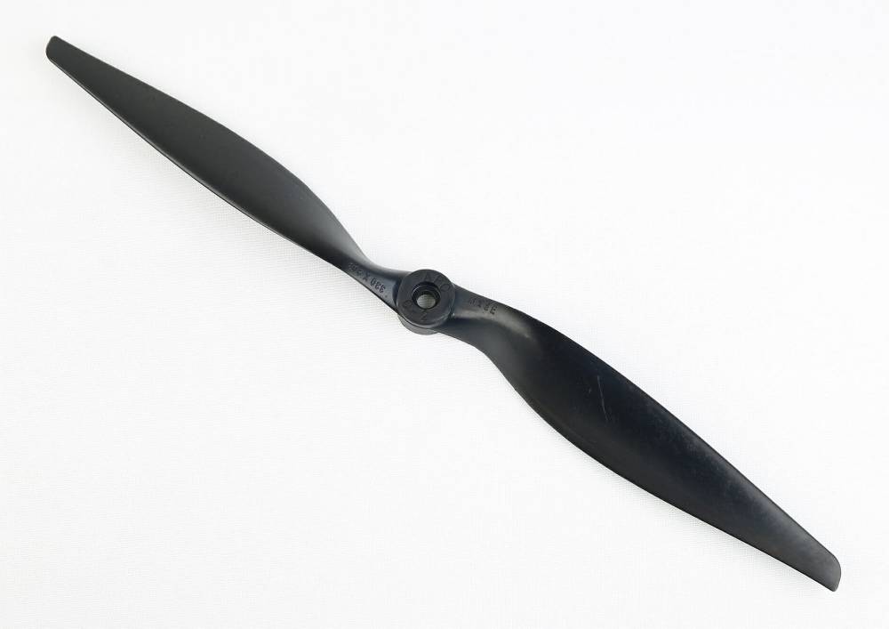 APC-BLACK-Elektro-Luftschraube 13x6,5 Landing Products # LPB13065E