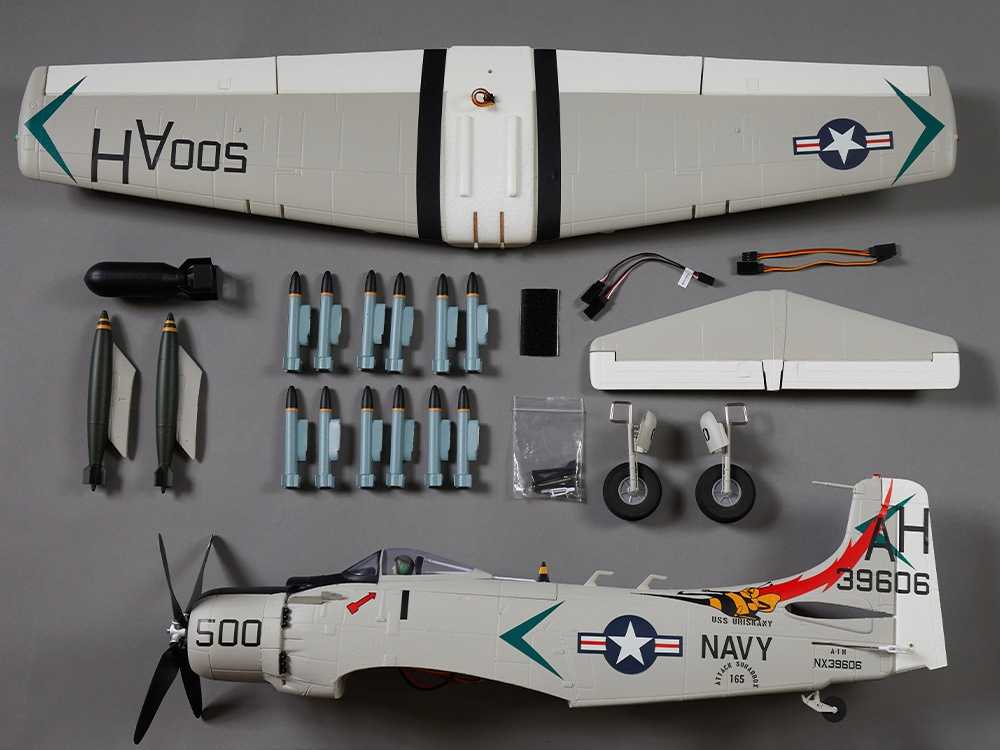 DERBEE A1 Skyraider, GRAU, PNP, Warbird, Spw. 800mm, D-Power # DB006PG