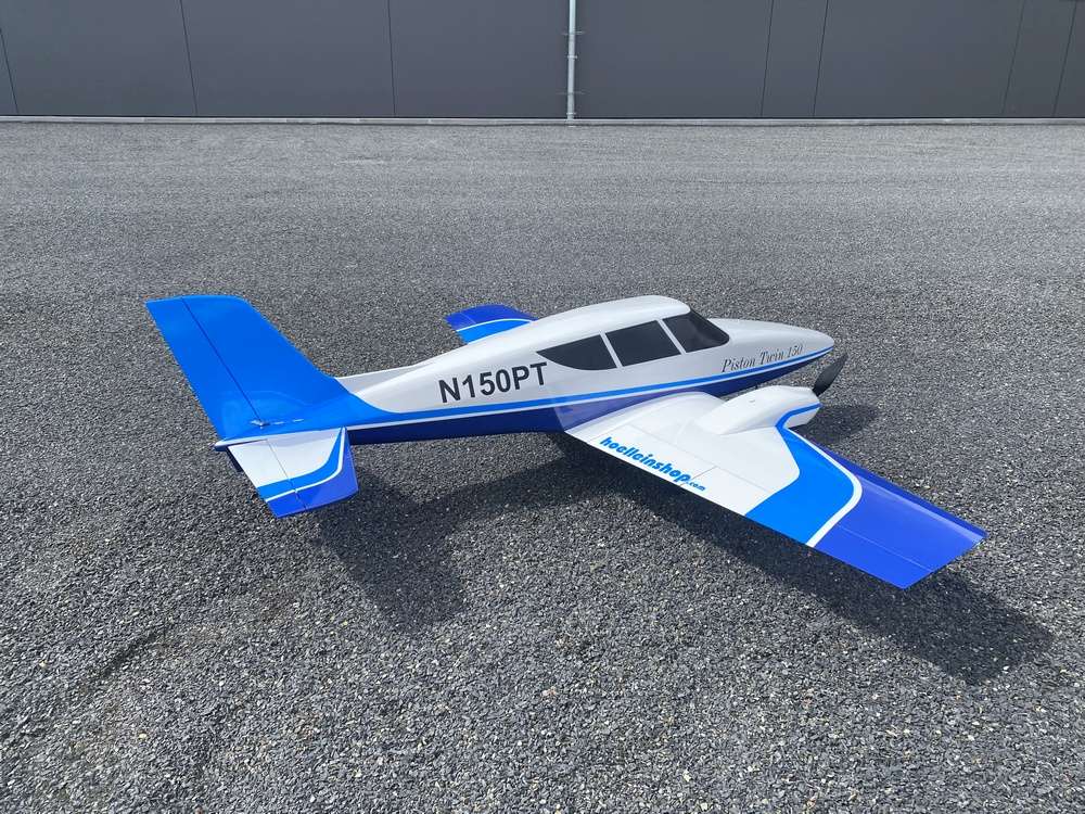 Piston Twin 150, 2-engine. Low-wing sport aircraft, wingspan 1500mm, CNC Green Laser Kit