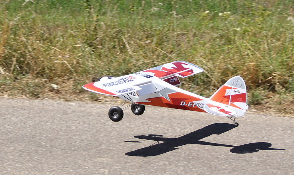 FUNCUB XL ND, RR, EPP Modell mit Antrieb und 6 HS-225BB Servos