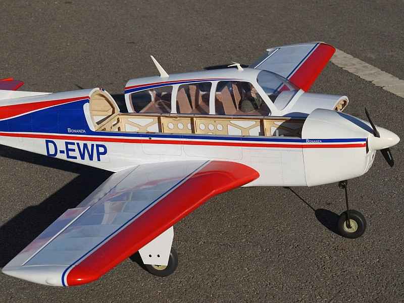 Beechcraft Bonanza, white/red/blue, Wingspan 1560mm, Pichler # C9271